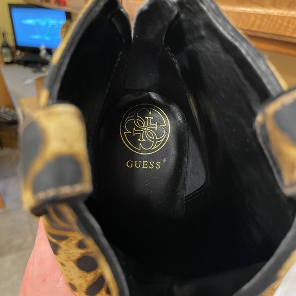 GUESS Boscoe Leopard Fabric Ankle Bootie - Like New, Size 10 - Picture 2 of 4